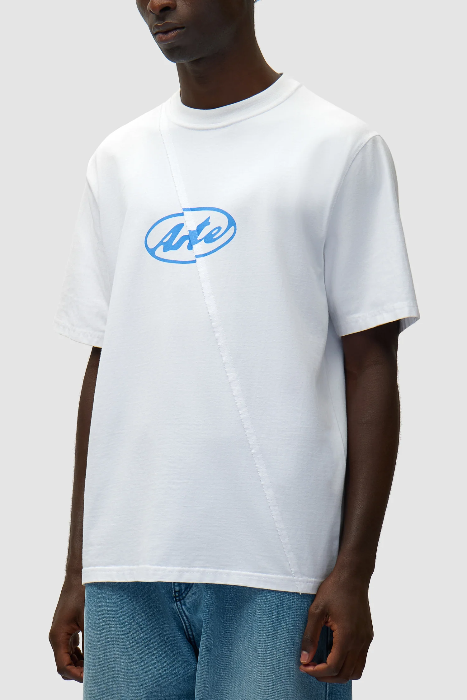 Circle Logo T-shirt - White - Image 7
