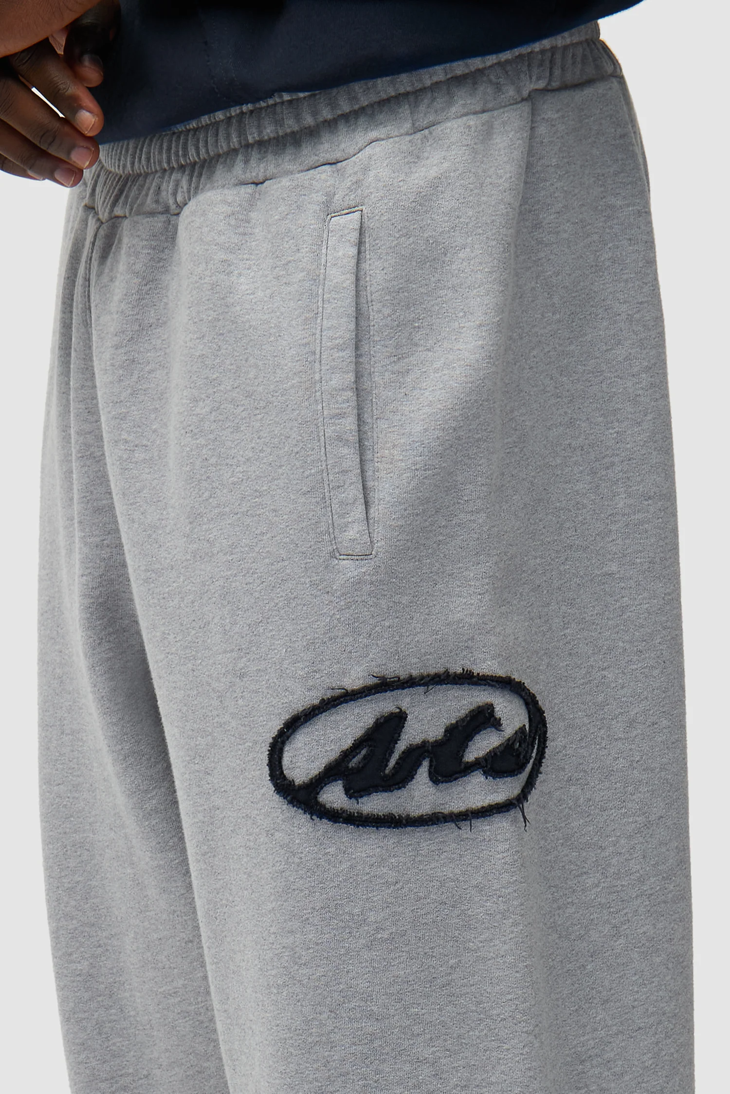 Circle Patch Logo Sweatpants - Grey - Image 8