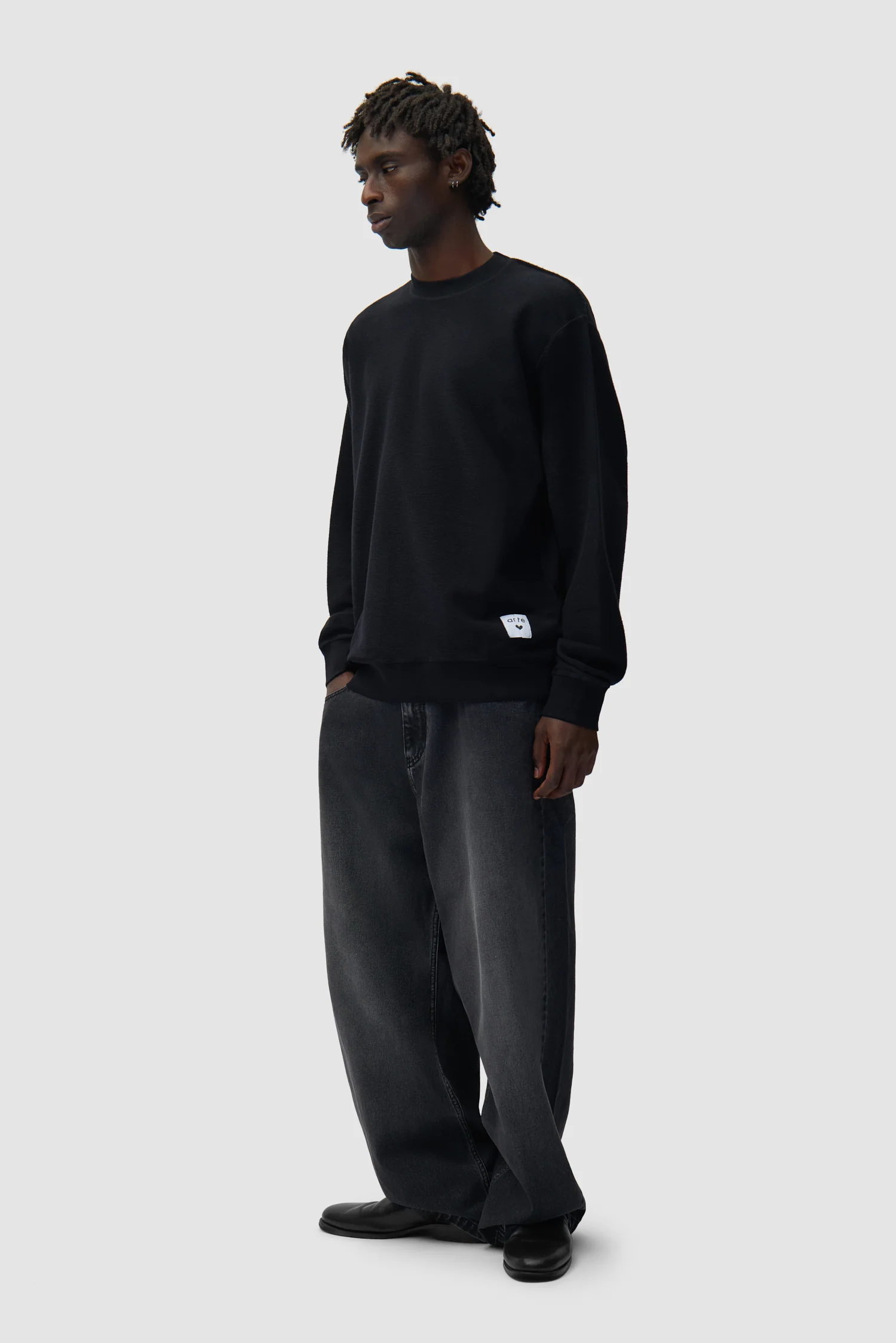 Reversible label Crewneck - Black - Image 5