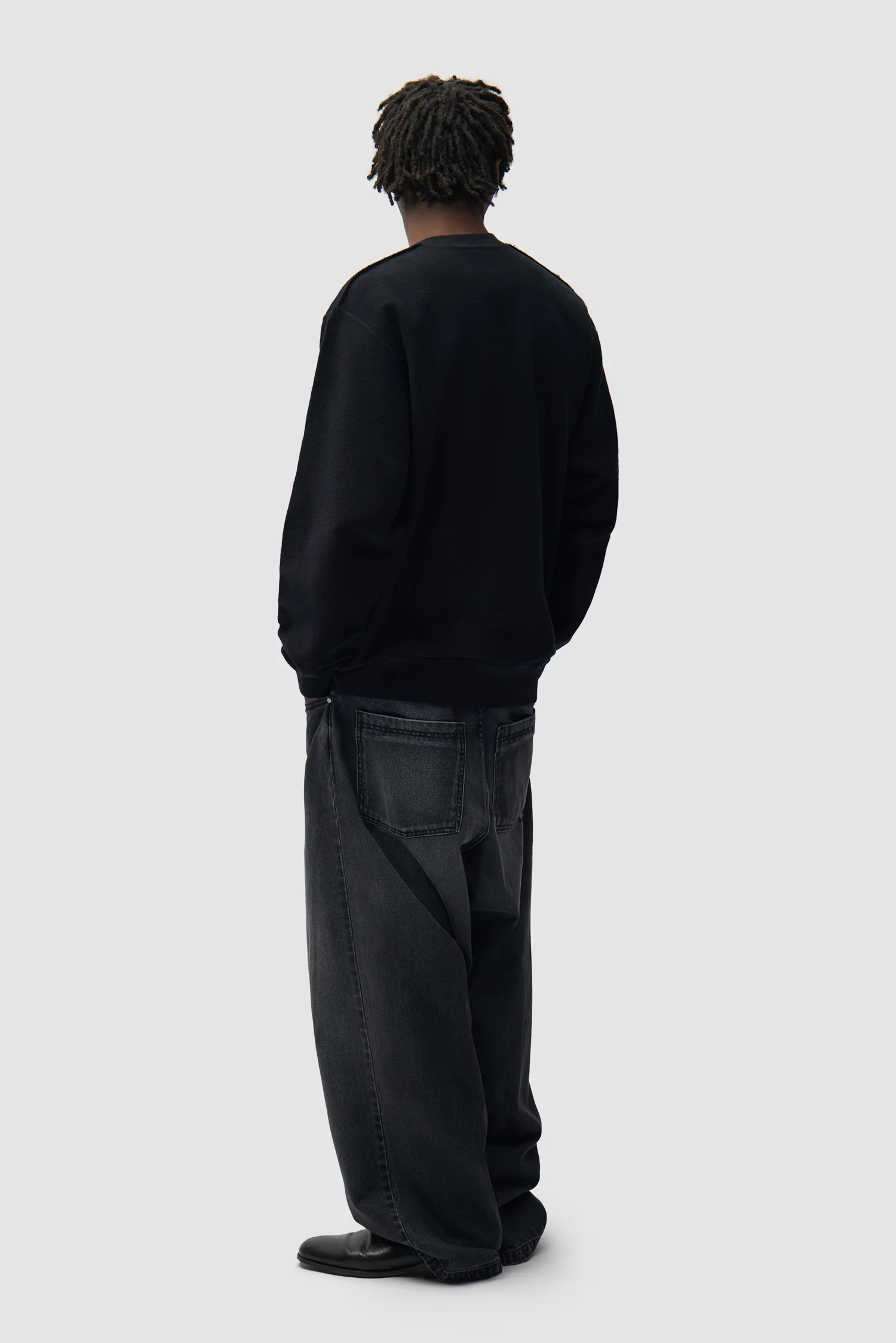 Reversible label Crewneck - Black - Image 6