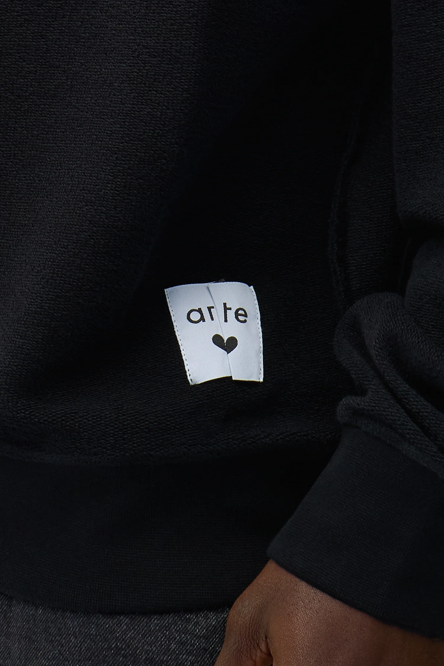 Reversible label Crewneck - Black - Image 8